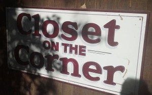 closet-sign